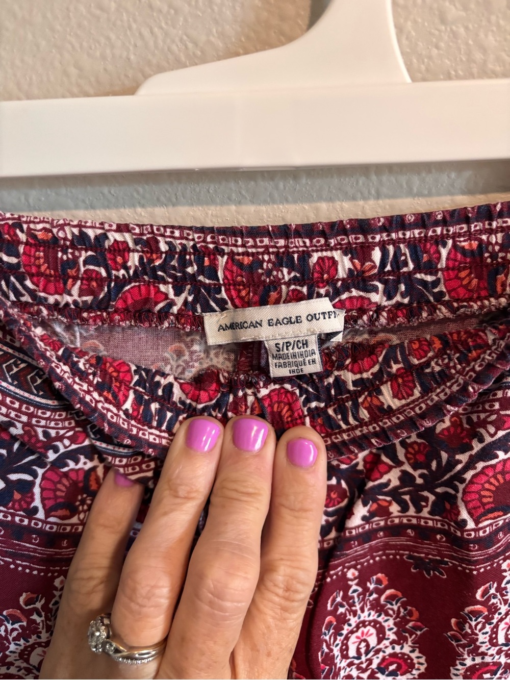 AMERICAN EAGLE Women’s Red Patterned Drawstring Shorts Size S - Picture 3 of 3